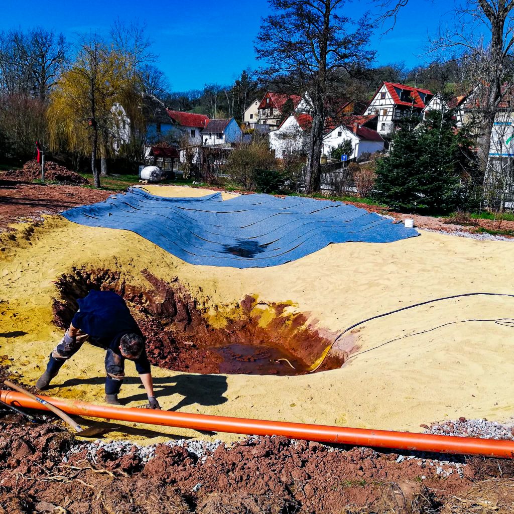 Tiefbau in Bad Köstritz: Sebastian Ewert bietet umfassende Leistungen von der Vermessung über Erdarbeiten bis zur fachgerechten Verlegung von Versorgungsleitungen – zuverlässig und effizient.